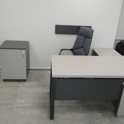 Купить Комплект офісних меблів (білий/чорний) індивідуальне замовлення №56 (0мм x 0мм x 0мм). Фото